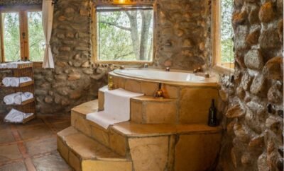 HoneyMoon Hut in Naivasha, Kenya | Bungalow with Water Front