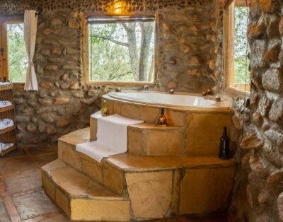 HoneyMoon Hut in Naivasha, Kenya | Bungalow with Water Front