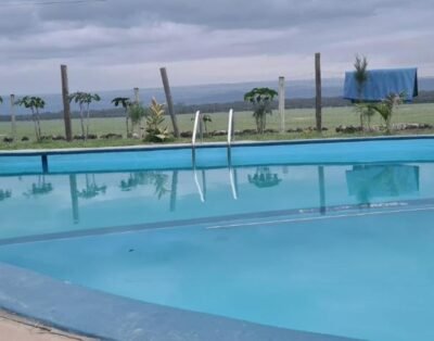 Mambo Game View, Nakuru Kenya | Cabin Bedroom With View & Shared Bathroom (02)