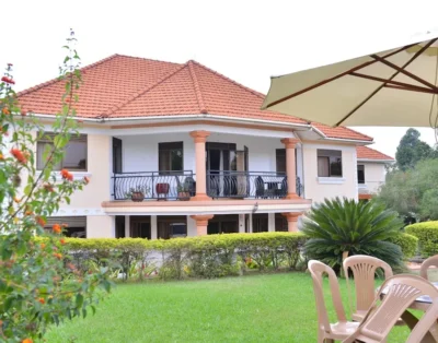 Royal Victoria House, Kampala Uganda | Triple Bedrooms 04