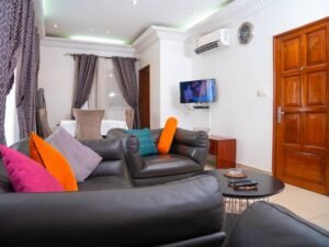 𝐋𝐞𝐬 𝐌𝐞𝐮𝐛𝐥𝐞𝐬 𝐂𝐡𝐢𝐜𝐬, Douala Cameroon | Bonamoussadi Furnished Apartment 002