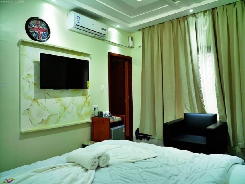 Hôtel Santa Bella Douala, Cameroon | Deluxe Room (4units)
